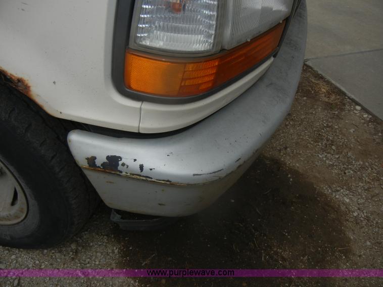image for item D4536 1993 Ford F150 XL pickup truck