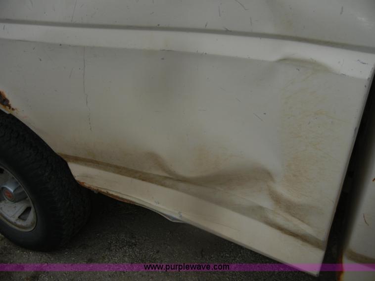 image for item D4536 1993 Ford F150 XL pickup truck