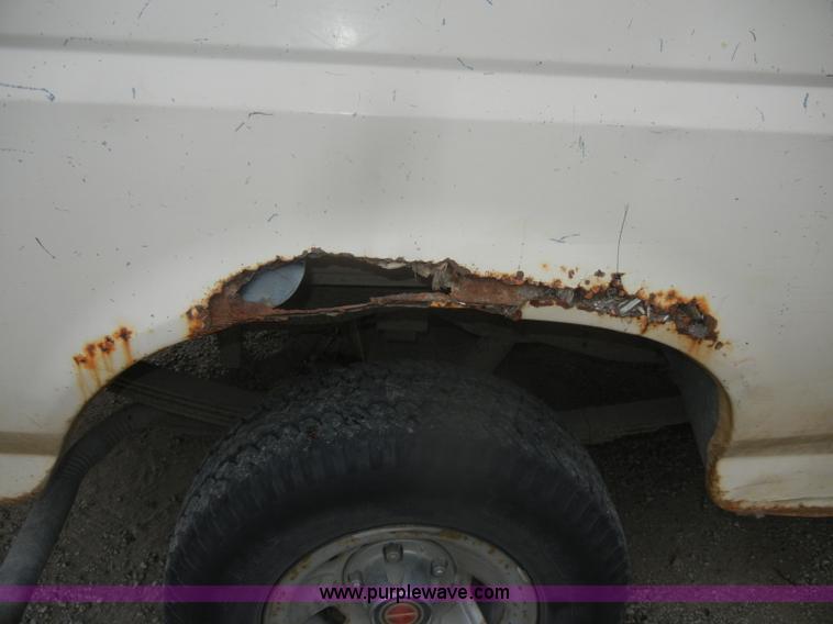 image for item D4536 1993 Ford F150 XL pickup truck