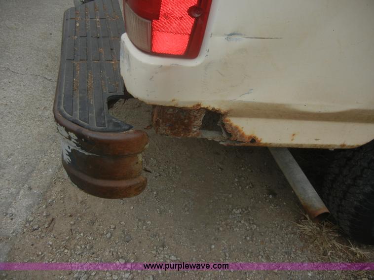 image for item D4536 1993 Ford F150 XL pickup truck