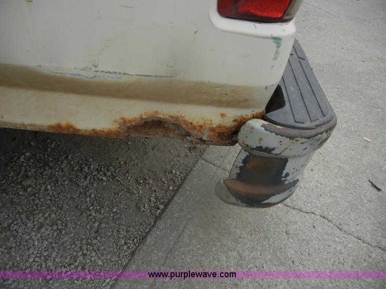 image for item D4536 1993 Ford F150 XL pickup truck