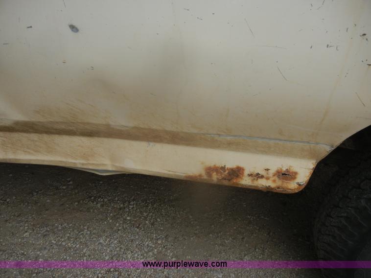 image for item D4536 1993 Ford F150 XL pickup truck