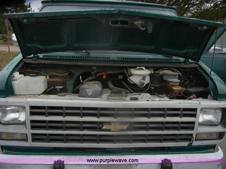 image for item D4541 1994 Chevrolet G-Series van 10