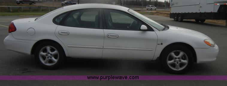 image for item D4547 2000 Ford Taurus SE