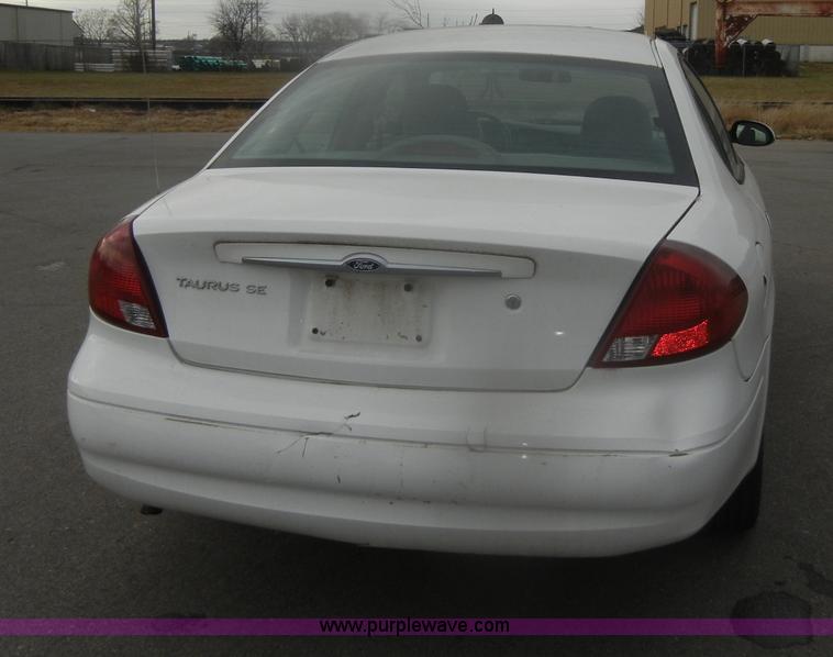 image for item D4547 2000 Ford Taurus SE