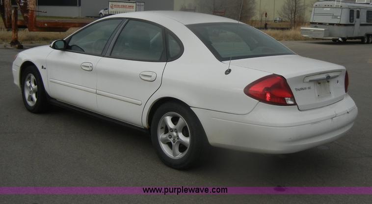 image for item D4547 2000 Ford Taurus SE