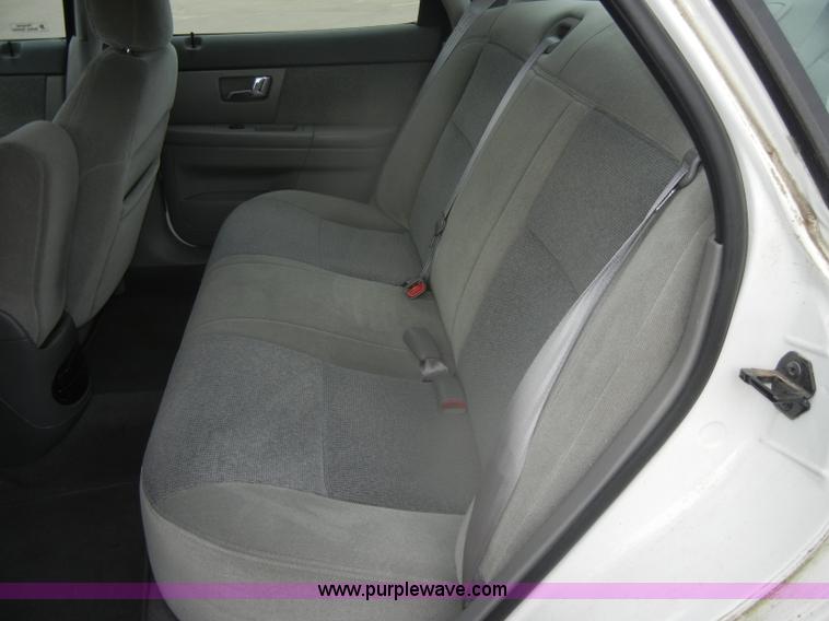 image for item D4547 2000 Ford Taurus SE