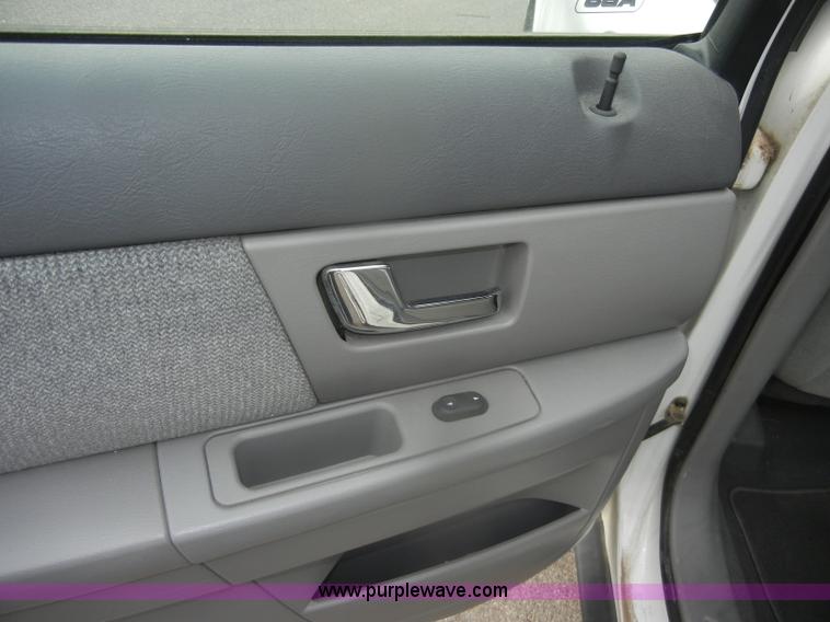 image for item D4547 2000 Ford Taurus SE