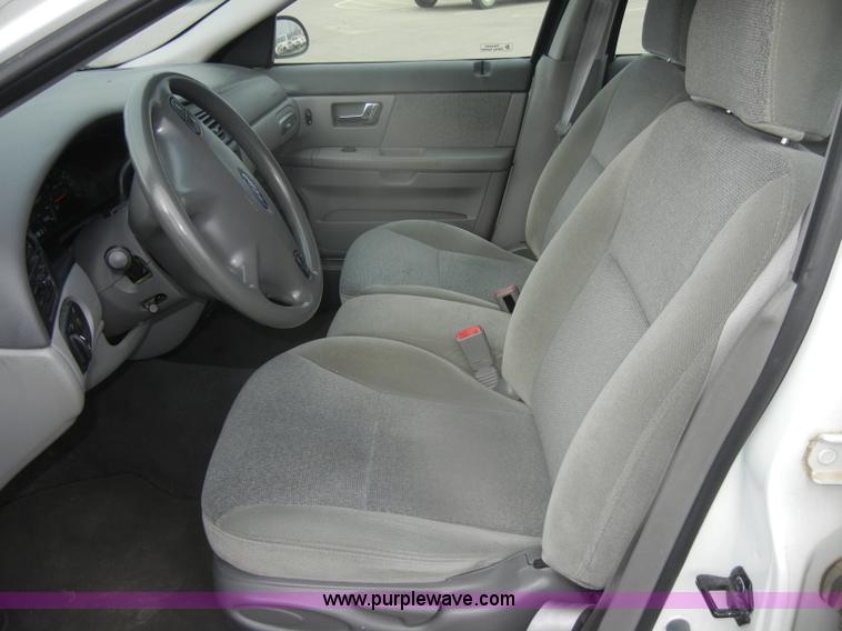 image for item D4547 2000 Ford Taurus SE
