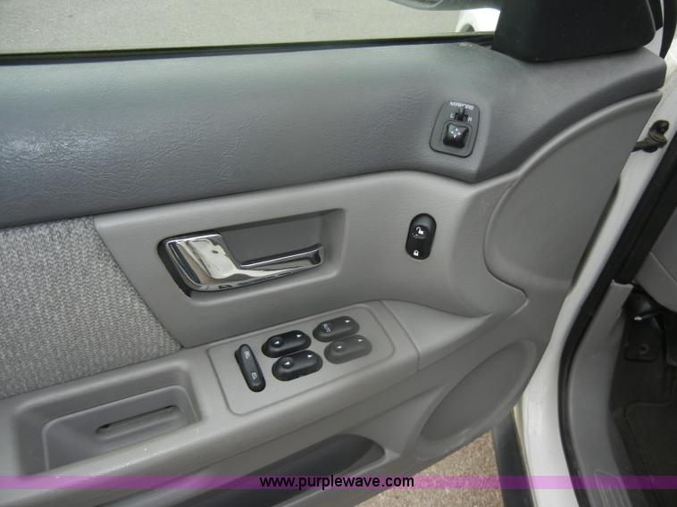 image for item D4547 2000 Ford Taurus SE