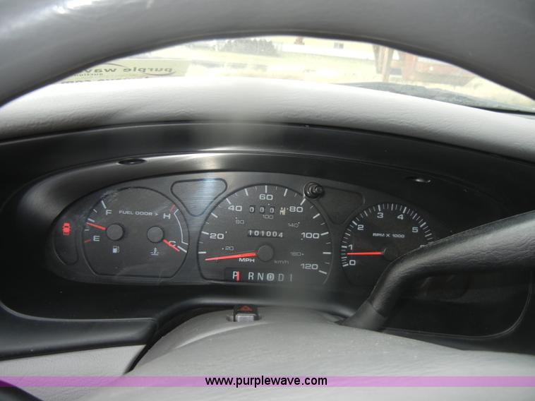 image for item D4547 2000 Ford Taurus SE