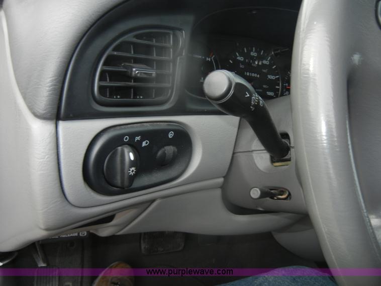 image for item D4547 2000 Ford Taurus SE