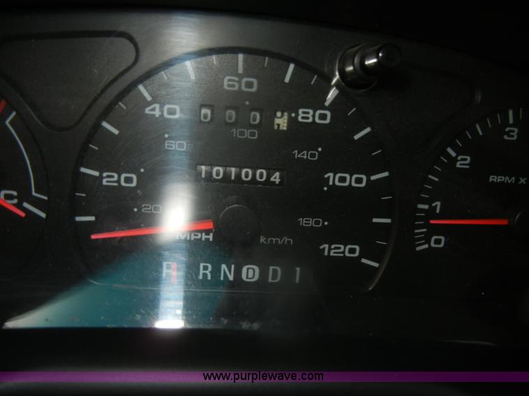 image for item D4547 2000 Ford Taurus SE