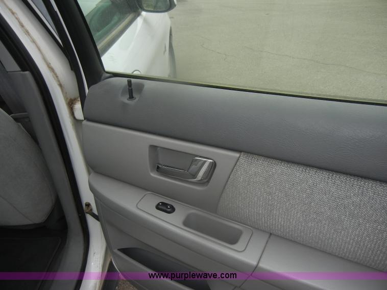 image for item D4547 2000 Ford Taurus SE