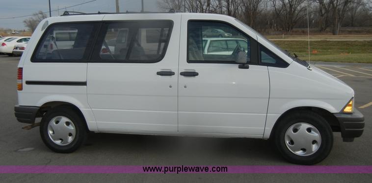 image for item D4550 1995 Ford Aerostar XLT van