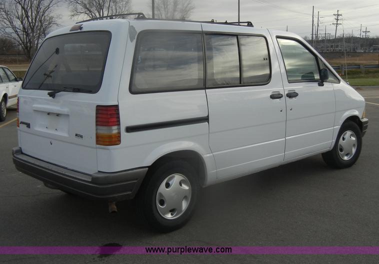 image for item D4550 1995 Ford Aerostar XLT van