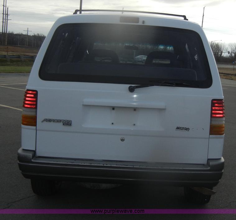 image for item D4550 1995 Ford Aerostar XLT van