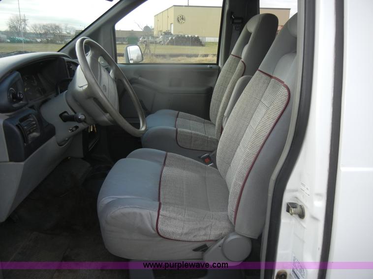 image for item D4550 1995 Ford Aerostar XLT van