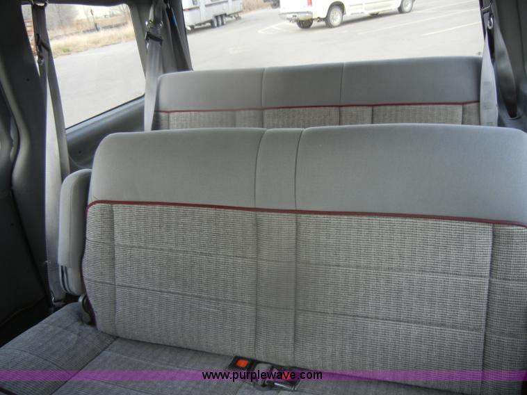 image for item D4550 1995 Ford Aerostar XLT van