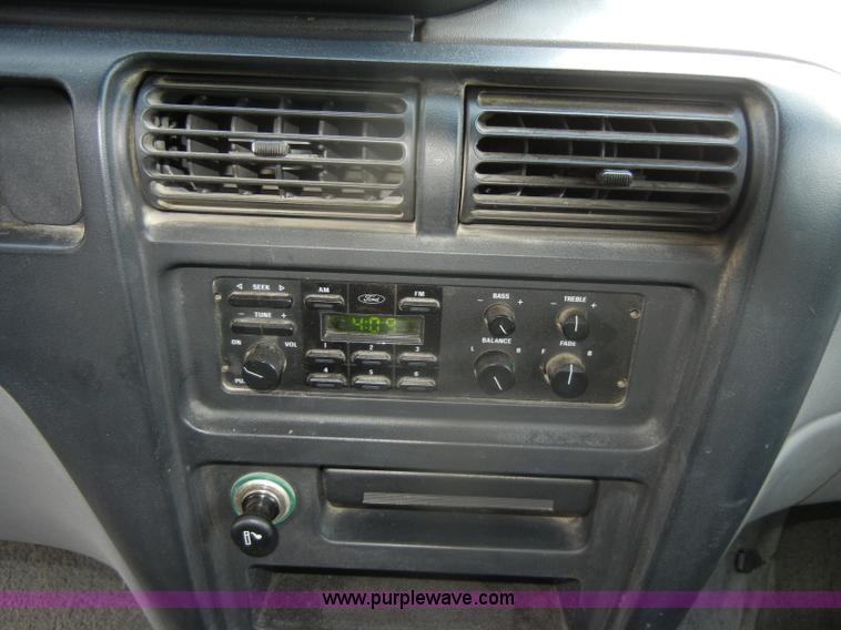 image for item D4550 1995 Ford Aerostar XLT van