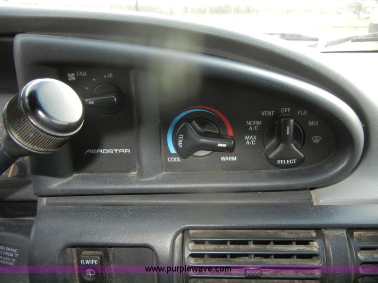 image for item D4550 1995 Ford Aerostar XLT van