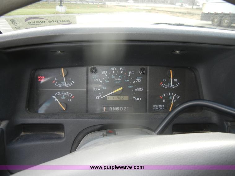 image for item D4550 1995 Ford Aerostar XLT van