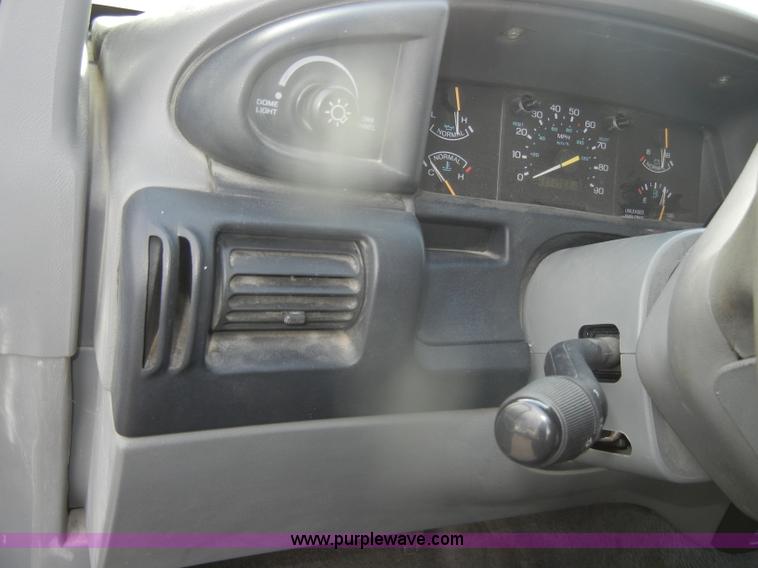 image for item D4550 1995 Ford Aerostar XLT van