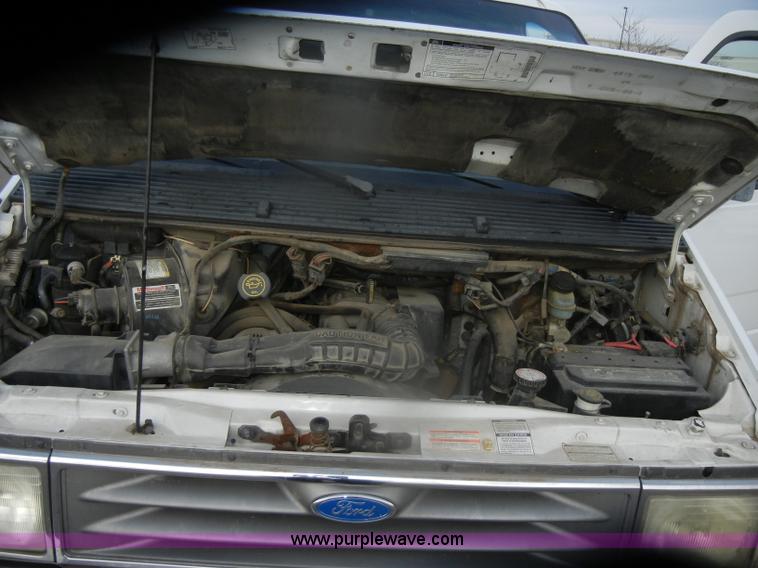 image for item D4550 1995 Ford Aerostar XLT van