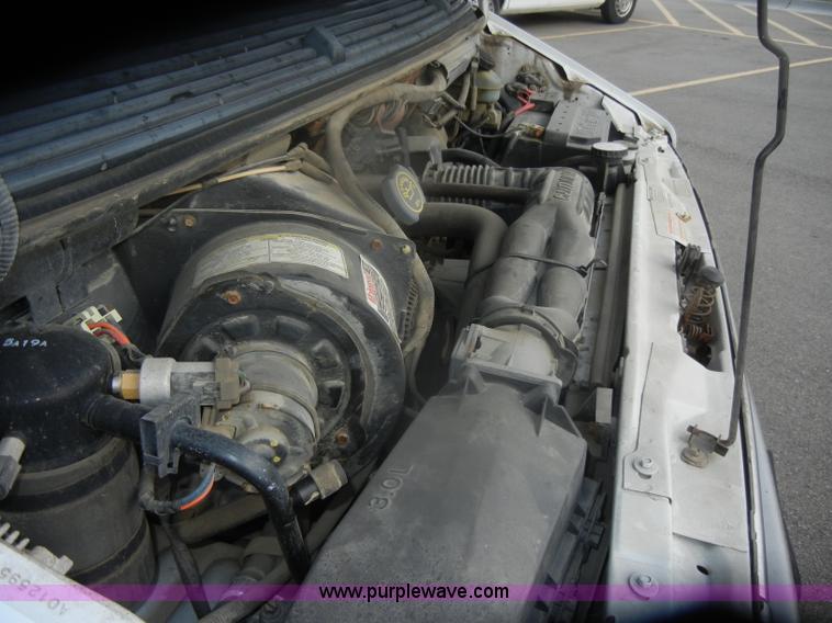 image for item D4550 1995 Ford Aerostar XLT van