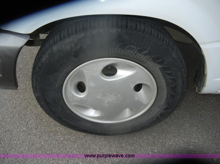 image for item D4550 1995 Ford Aerostar XLT van