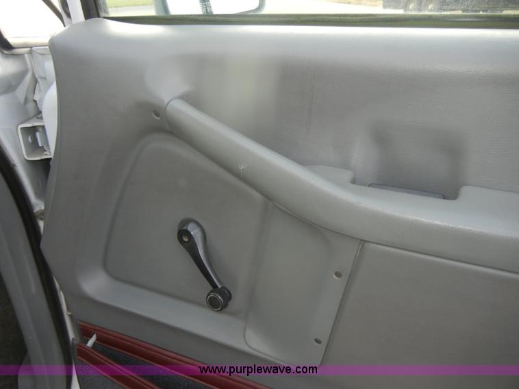 image for item D4550 1995 Ford Aerostar XLT van