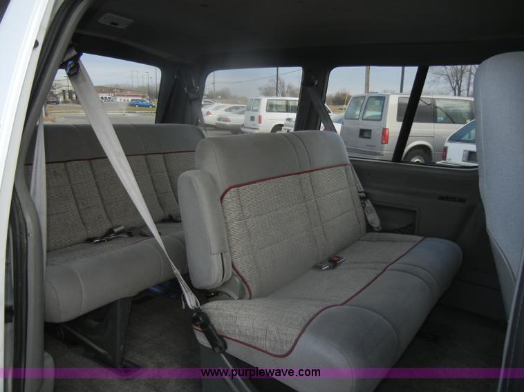 image for item D4550 1995 Ford Aerostar XLT van