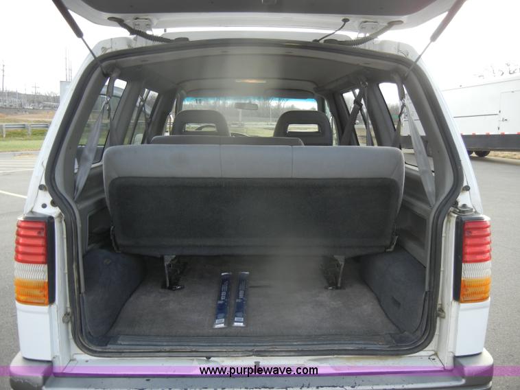 image for item D4550 1995 Ford Aerostar XLT van