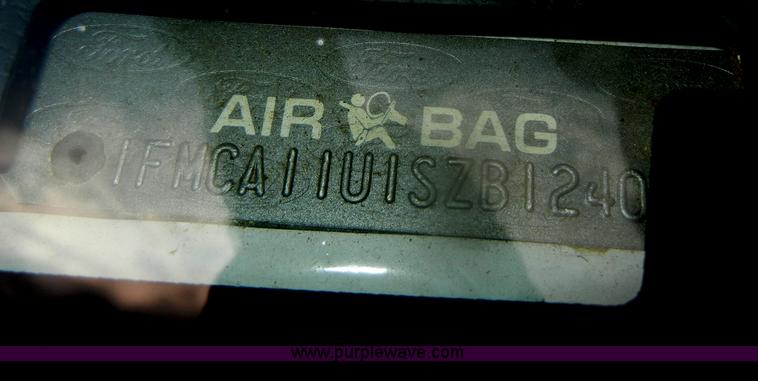 image for item D4550 1995 Ford Aerostar XLT van