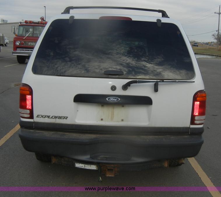 image for item D4551 2000 Ford Explorer XL SUV