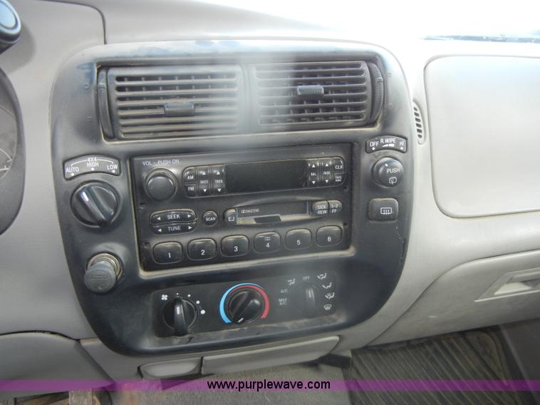 image for item D4551 2000 Ford Explorer XL SUV