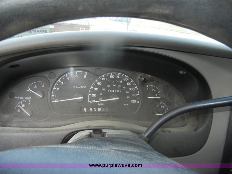 image for item D4551 2000 Ford Explorer XL SUV