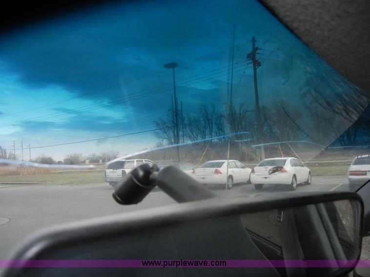 image for item D4551 2000 Ford Explorer XL SUV