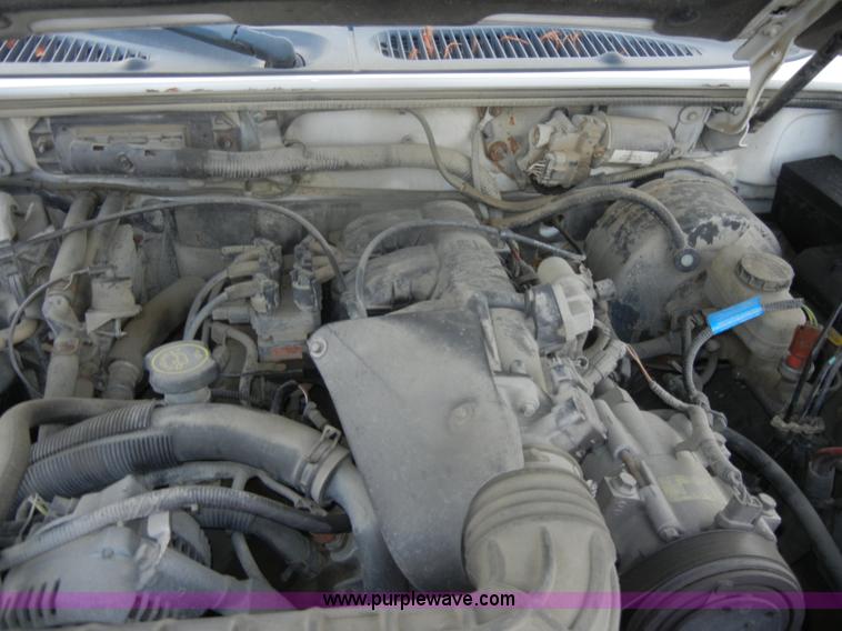 image for item D4551 2000 Ford Explorer XL SUV