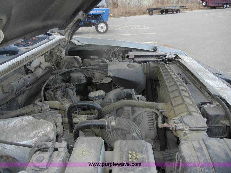 image for item D4551 2000 Ford Explorer XL SUV