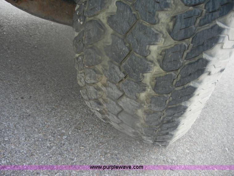 image for item D4551 2000 Ford Explorer XL SUV