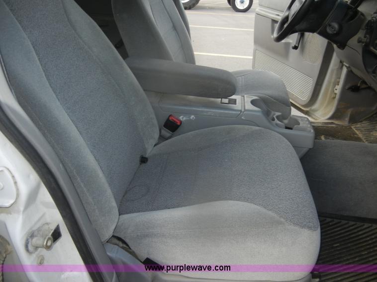 image for item D4551 2000 Ford Explorer XL SUV