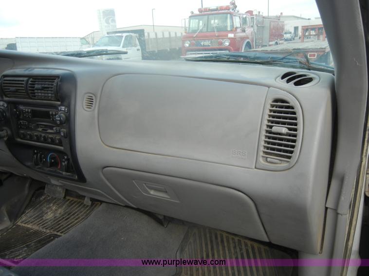 image for item D4551 2000 Ford Explorer XL SUV