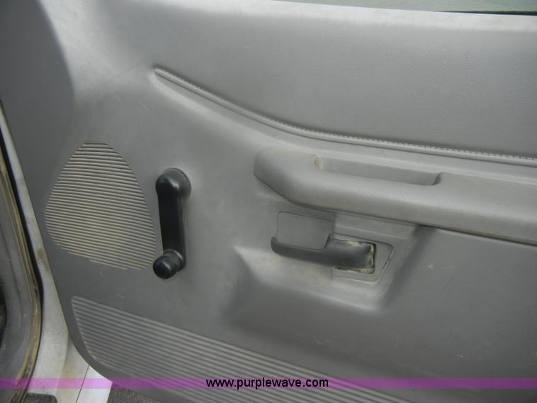 image for item D4551 2000 Ford Explorer XL SUV