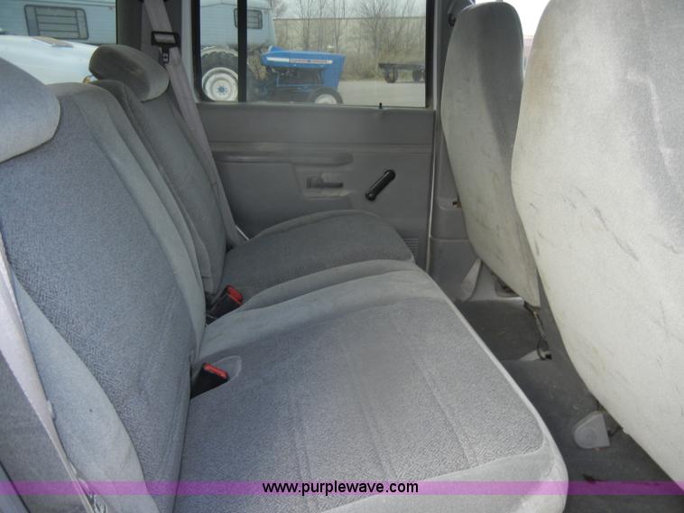 image for item D4551 2000 Ford Explorer XL SUV