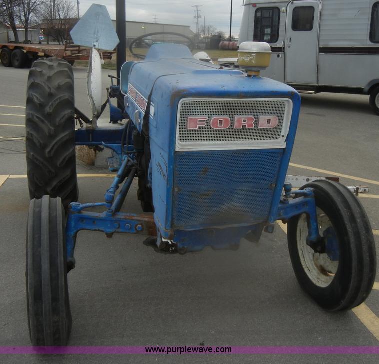 image for item D4552 1974 Ford 3000 tractor