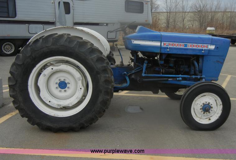 image for item D4552 1974 Ford 3000 tractor