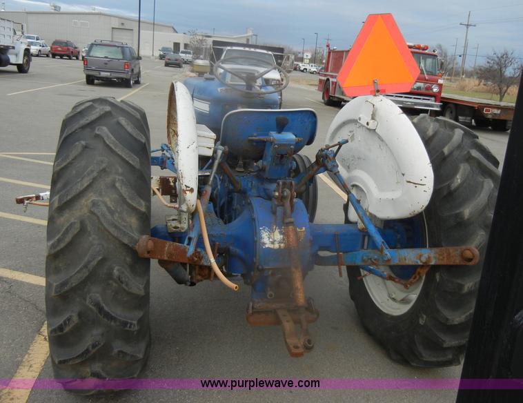 image for item D4552 1974 Ford 3000 tractor