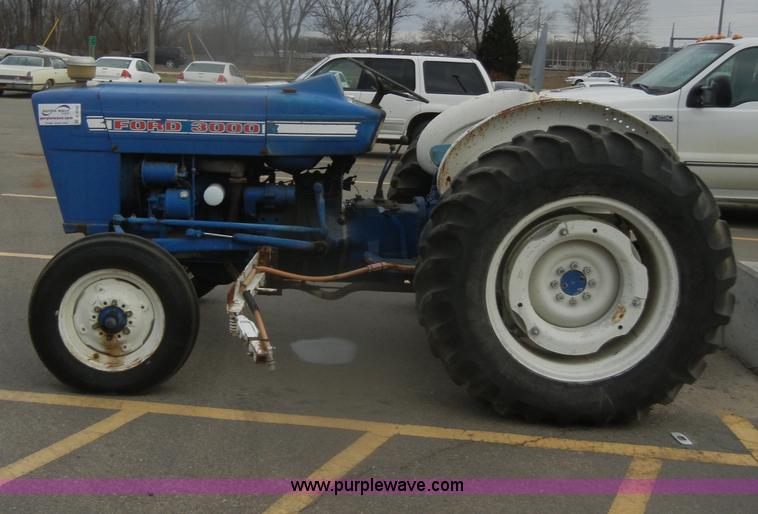 image for item D4552 1974 Ford 3000 tractor