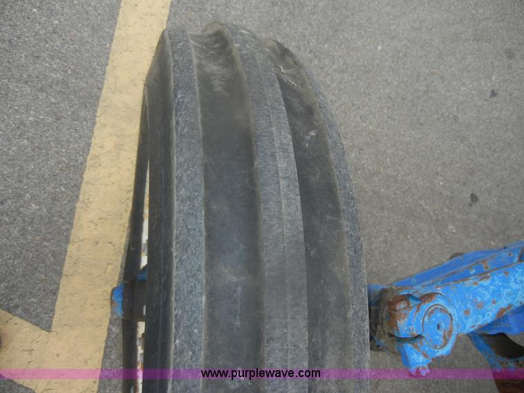 image for item D4552 1974 Ford 3000 tractor